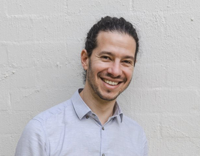 Headshot of Dr Marc Jurblum, child and adolescent psychiatrist at Wellvue providing online psychiatry across Australia